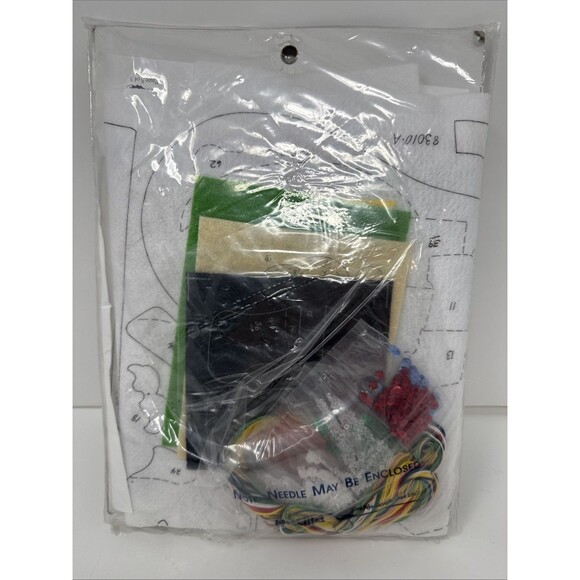 Santa's Workshop Christmas Stocking Felt Applique Kit Bucilla NIP 18 in NEW - Picture 3 of 3